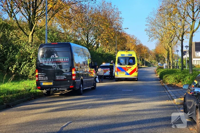Dame op ebike gewond bij aanrijding met automobilist