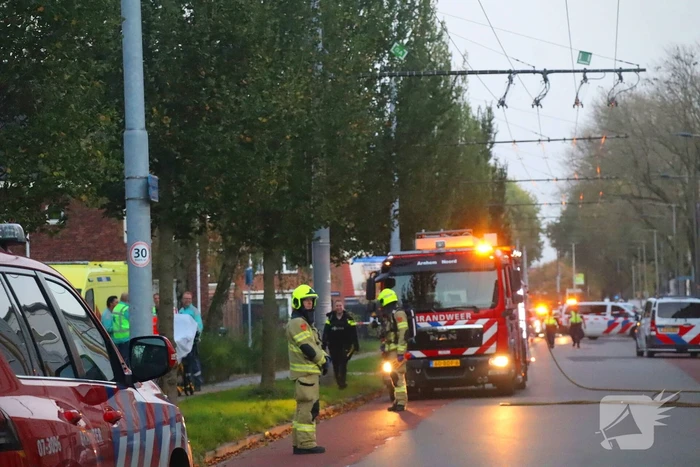 Specialistisch politieteam treft overleden persoon aan bij inval na flatbrand