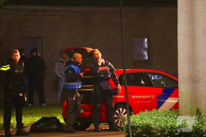 Specialistisch politieteam treft overleden persoon aan bij inval na flatbrand