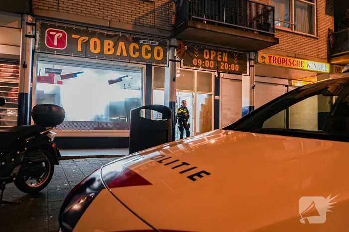 Personeel tabak shop bedreigt met mes