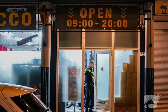 Personeel tabak shop bedreigt met mes