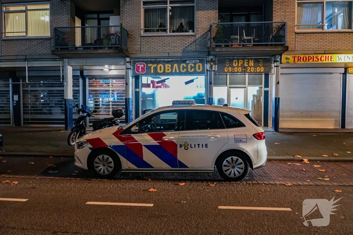 Personeel tabak shop bedreigt met mes