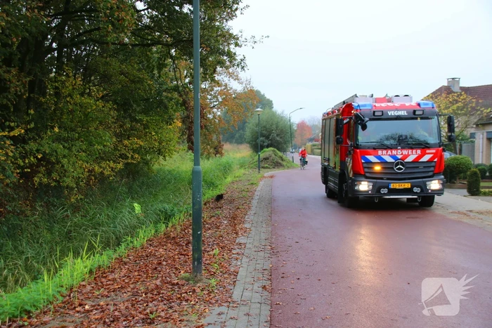 Scootmobiel raakt van de weg belandt in sloot