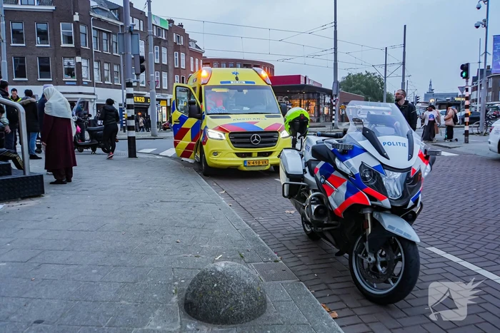Jongedame op step gewond bij botsing met scooter