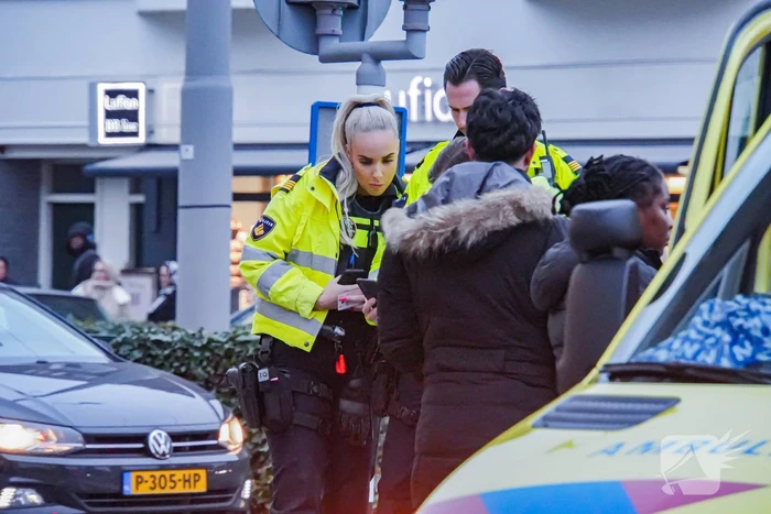 Jongedame op step gewond bij botsing met scooter