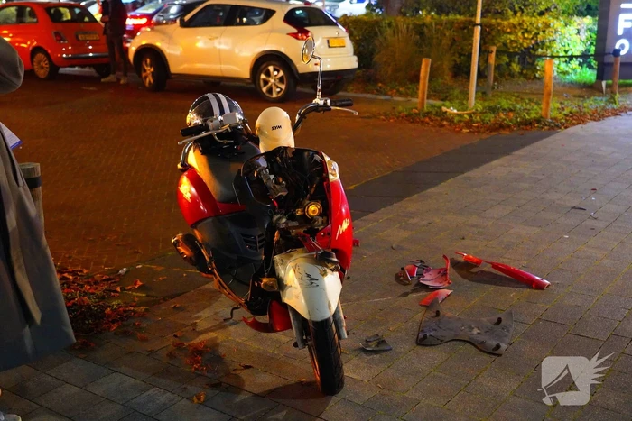 Scooterrijdster geschept door afslaande automoblist