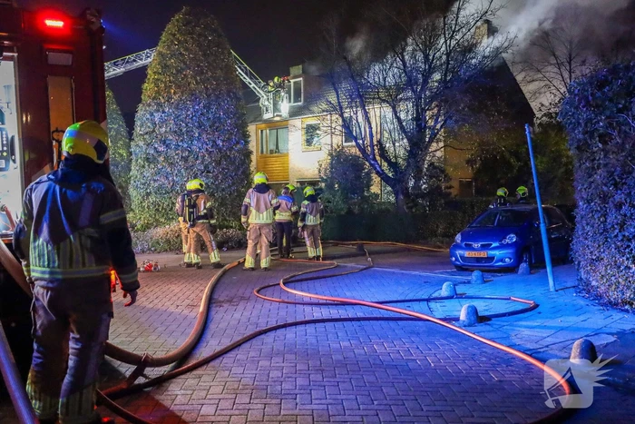 Bewoner overleden bij uitslaande brand in rijtjeshuis