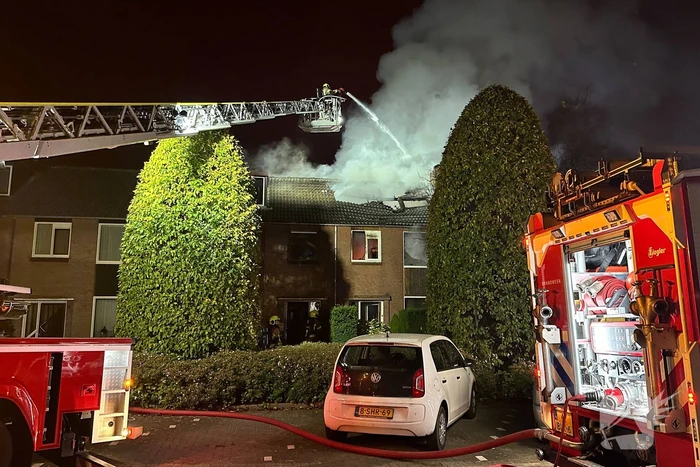 Bewoner overleden bij uitslaande brand in rijtjeshuis