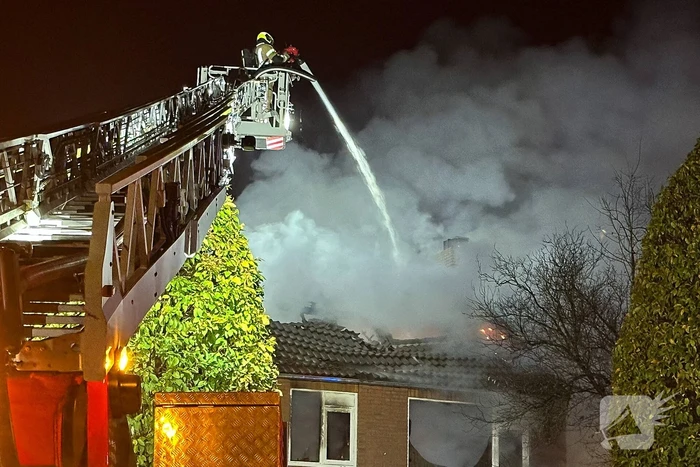 Bewoner overleden bij uitslaande brand in rijtjeshuis