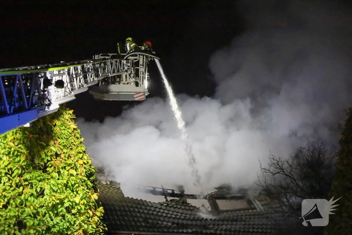 Bewoner overleden bij uitslaande brand in rijtjeshuis