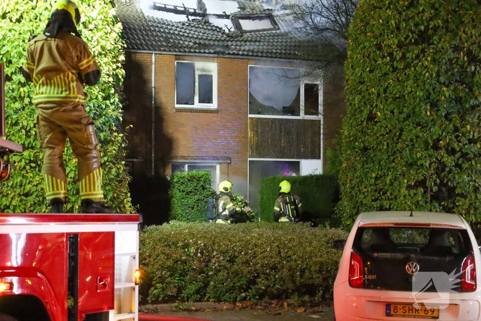 Bewoner overleden bij uitslaande brand in rijtjeshuis