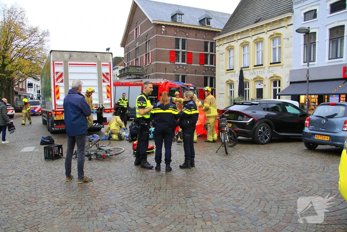 Meisje ernstig gewond bij aanrijding, traumateam opgeroepen