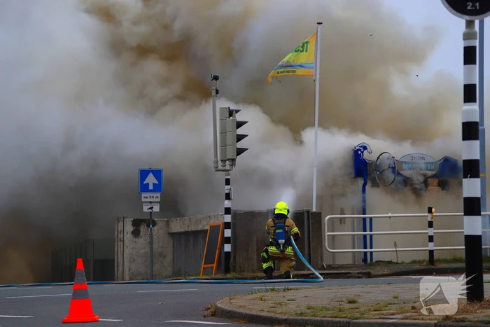 Restaurant verwoest door brand in haven