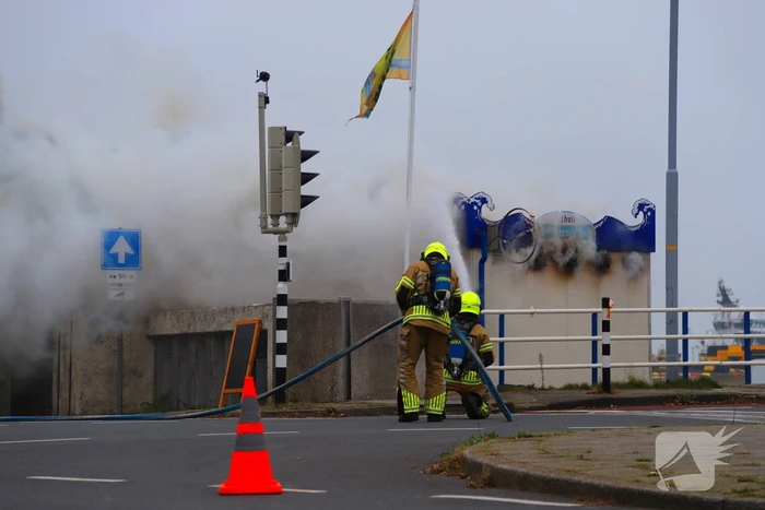 Restaurant verwoest door brand in haven