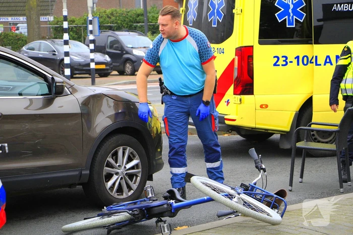Scholier geschept door automobilist bij verkeerslicht