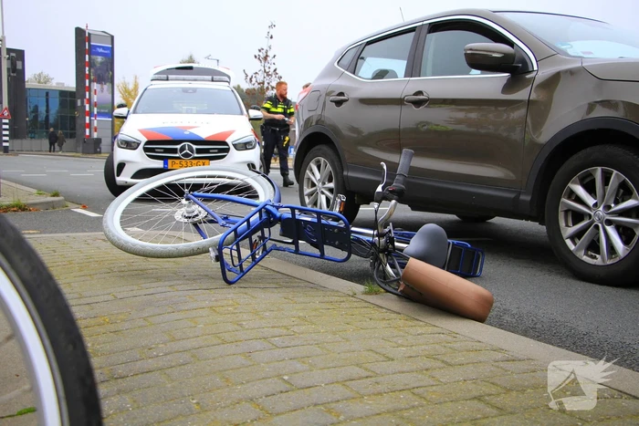 Scholier geschept door automobilist bij verkeerslicht