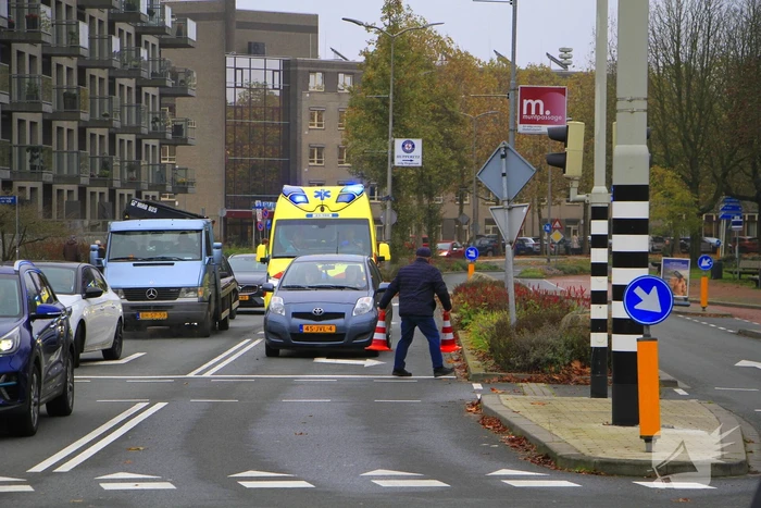Scholier geschept door automobilist bij verkeerslicht