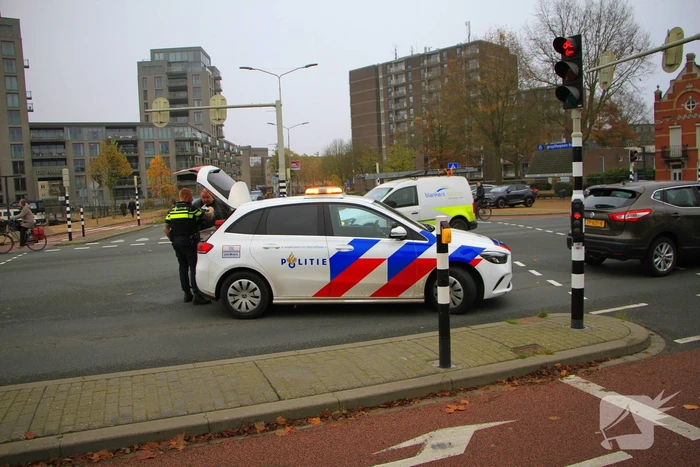 Scholier geschept door automobilist bij verkeerslicht