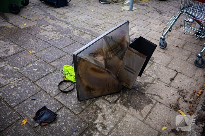 Brandweer sloopt keuken na brand in afzuigkap