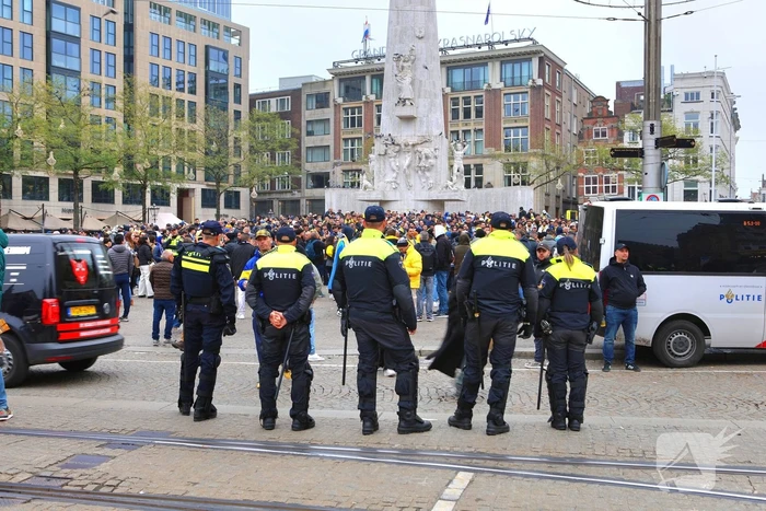 Honderden Maccabi-fans op de Dam, zeker twee aanhoudingen