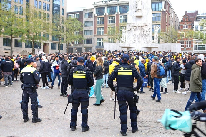 Honderden Maccabi-fans op de Dam, zeker twee aanhoudingen