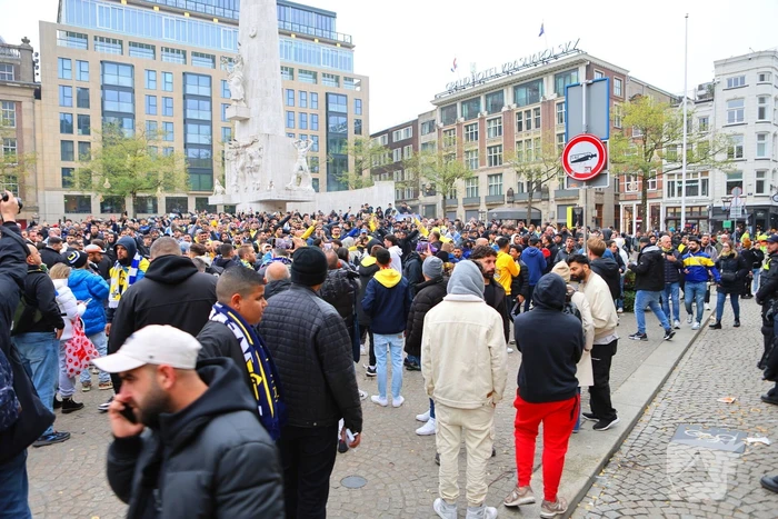Honderden Maccabi-fans op de Dam, zeker twee aanhoudingen