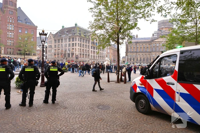 Honderden Maccabi-fans op de Dam, zeker twee aanhoudingen