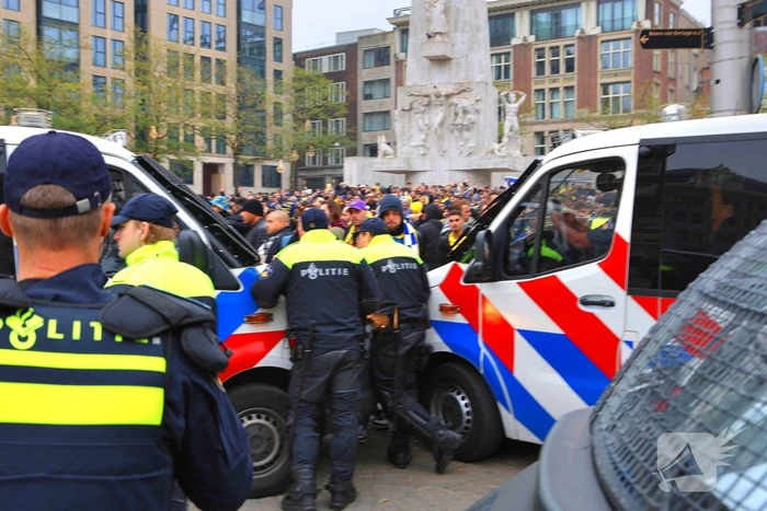 Honderden Maccabi-fans op de Dam, zeker twee aanhoudingen