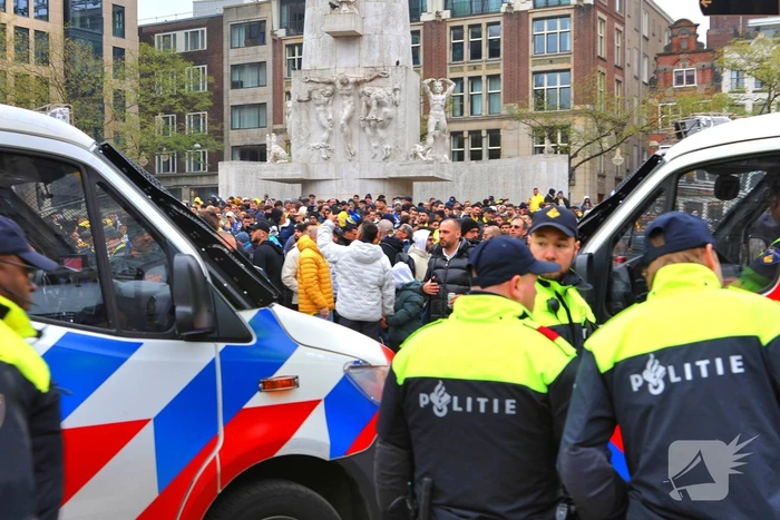 Honderden Maccabi-fans op de Dam, zeker twee aanhoudingen