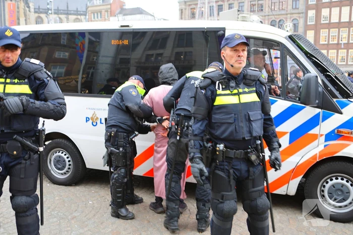 Honderden Maccabi-fans op de Dam, zeker twee aanhoudingen