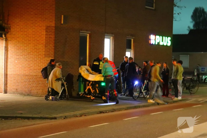 Voetganger op trottoir aangereden door fietser