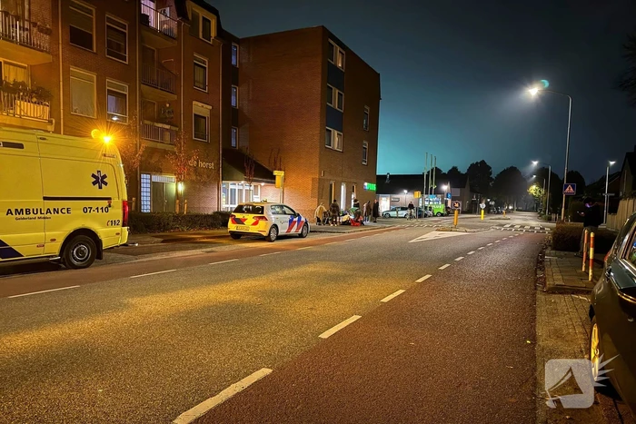 Voetganger op trottoir aangereden door fietser