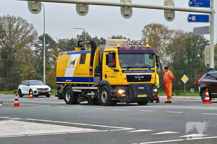 Vrachtwagen verliest lading betonmortel