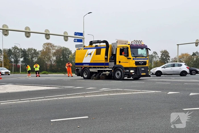 Vrachtwagen verliest lading betonmortel