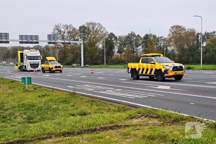 Vrachtwagen verliest lading betonmortel