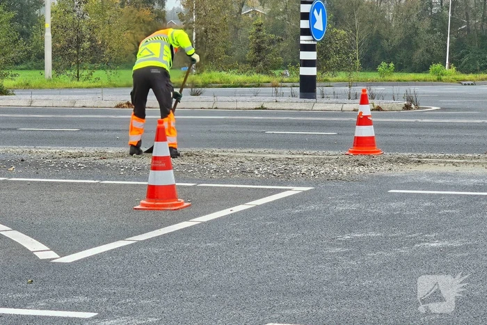Vrachtwagen verliest lading betonmortel