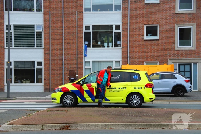 Scooterrijder en bestelbus botsen op elkaar