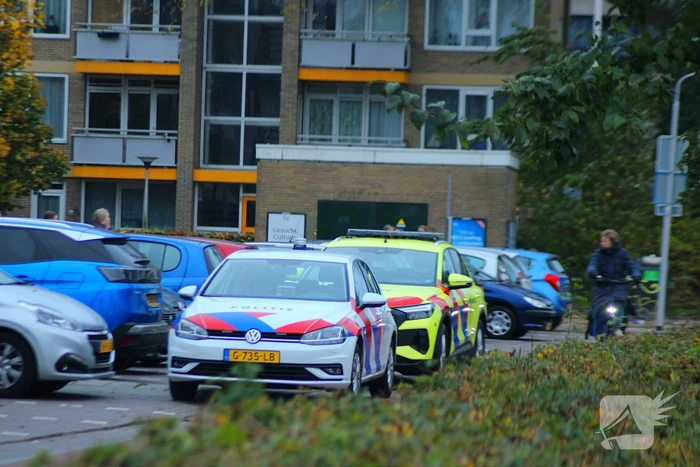 Traumateam ingezet voor medische noodsituatie in portiekwoning