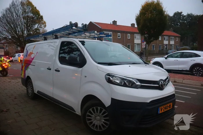 Botsing tussen een fietser en bestelbus