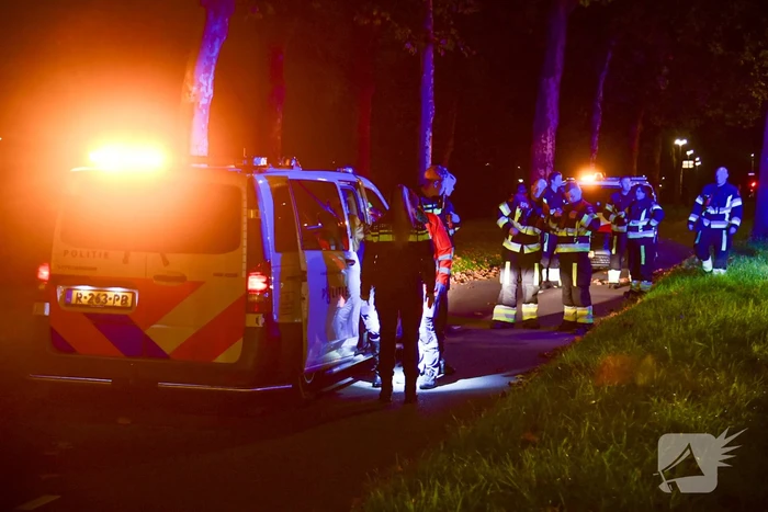 Persoon uit water gehaald, brandweer zoekt tevergeefs naar spullen