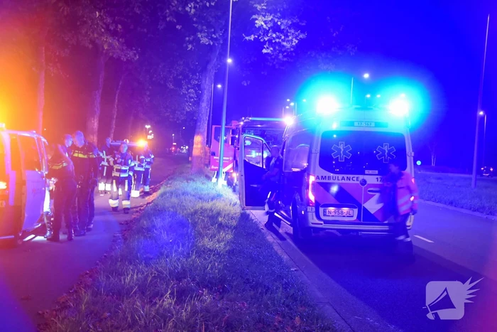 Persoon uit water gehaald, brandweer zoekt tevergeefs naar spullen
