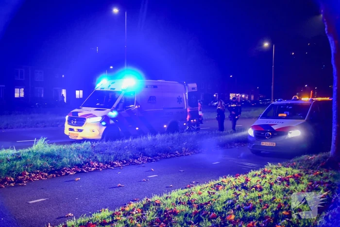 Persoon uit water gehaald, brandweer zoekt tevergeefs naar spullen