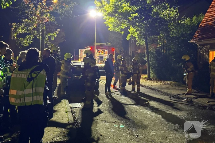 Bewoner gered uit woning na brand; hond opgevangen door dierenambulance