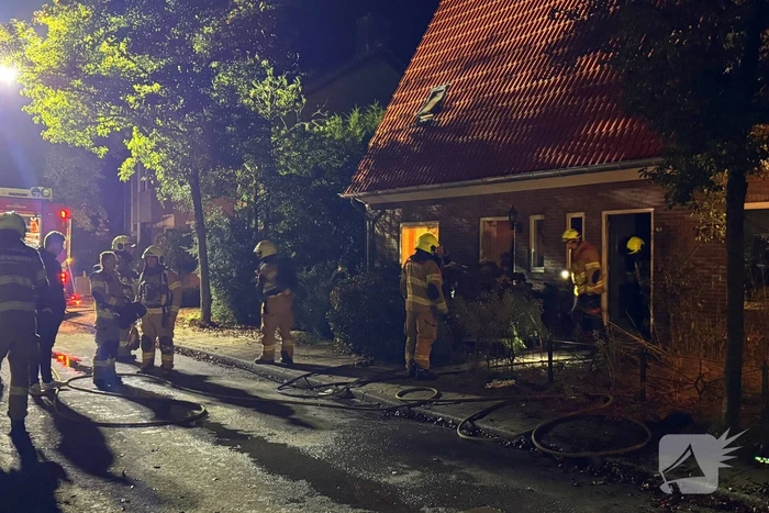 Bewoner gered uit woning na brand; hond opgevangen door dierenambulance