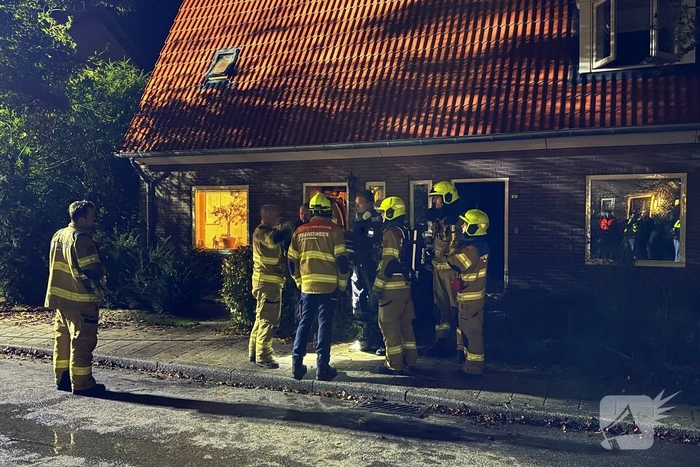 Bewoner gered uit woning na brand; hond opgevangen door dierenambulance