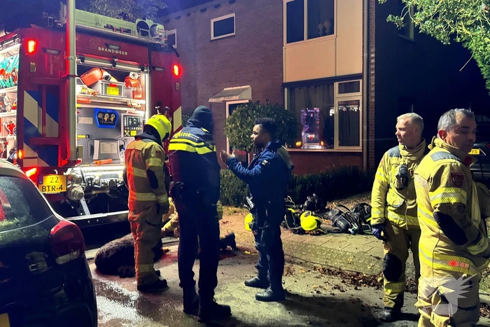 Bewoner gered uit woning na brand; hond opgevangen door dierenambulance