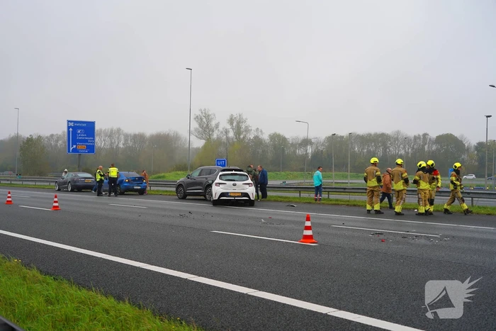 Veel schade na kettingbotsing op snelweg