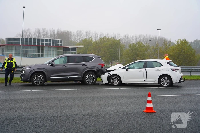 Veel schade na kettingbotsing op snelweg
