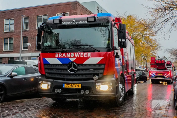 Veel zwarte rook in woning, kind nagekeken
