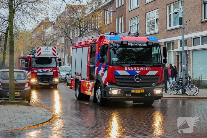 Veel zwarte rook in woning, kind nagekeken